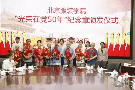 用茅台酒打掩护受贿440万元 建行庆阳分行原行长违法放贷近3亿